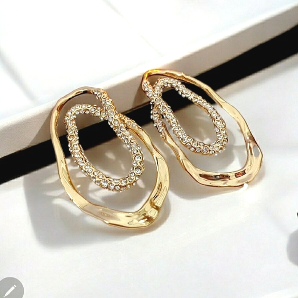 ▪️Oval inlaid rhinestone earrings; unbranded; nwot
